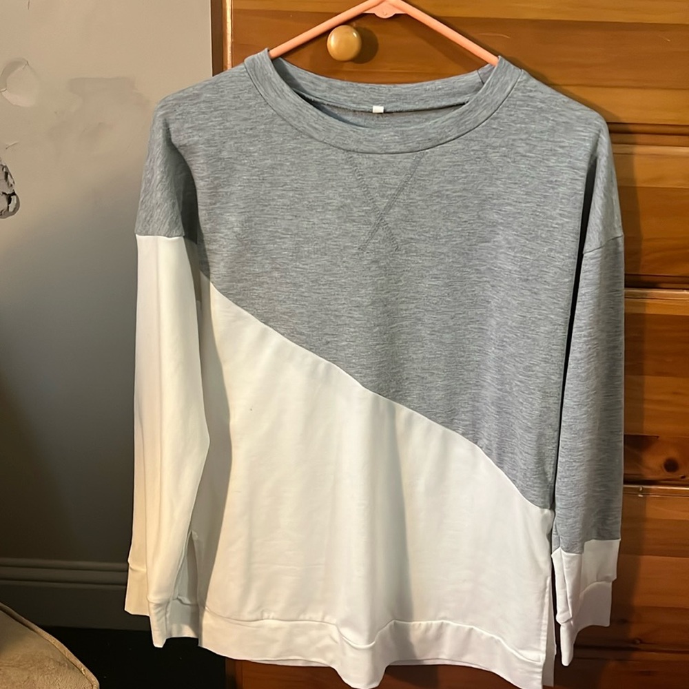 Long sleeve light sweatshirt